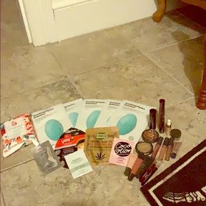 Make up and face mask bundle ! 💓💓🖤